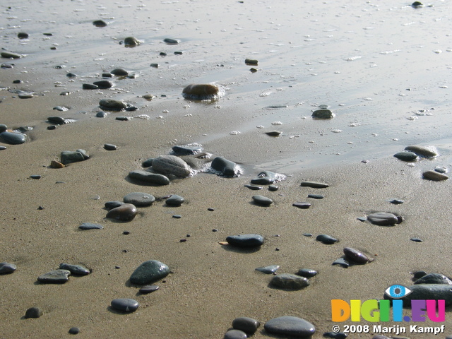 24995 Pebbles on beach